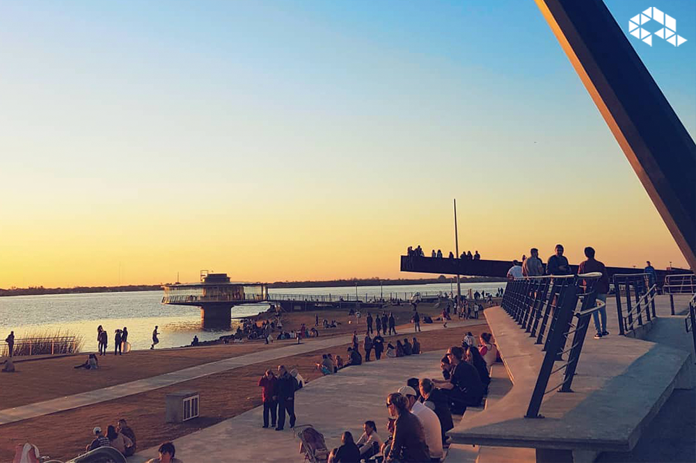 Orla do Guaíba em Porto Alegre, Rio Grande do Sul, ponto turístico da cidade.